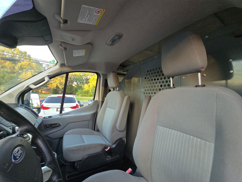 Photo 12 of this FORD TRANSIT