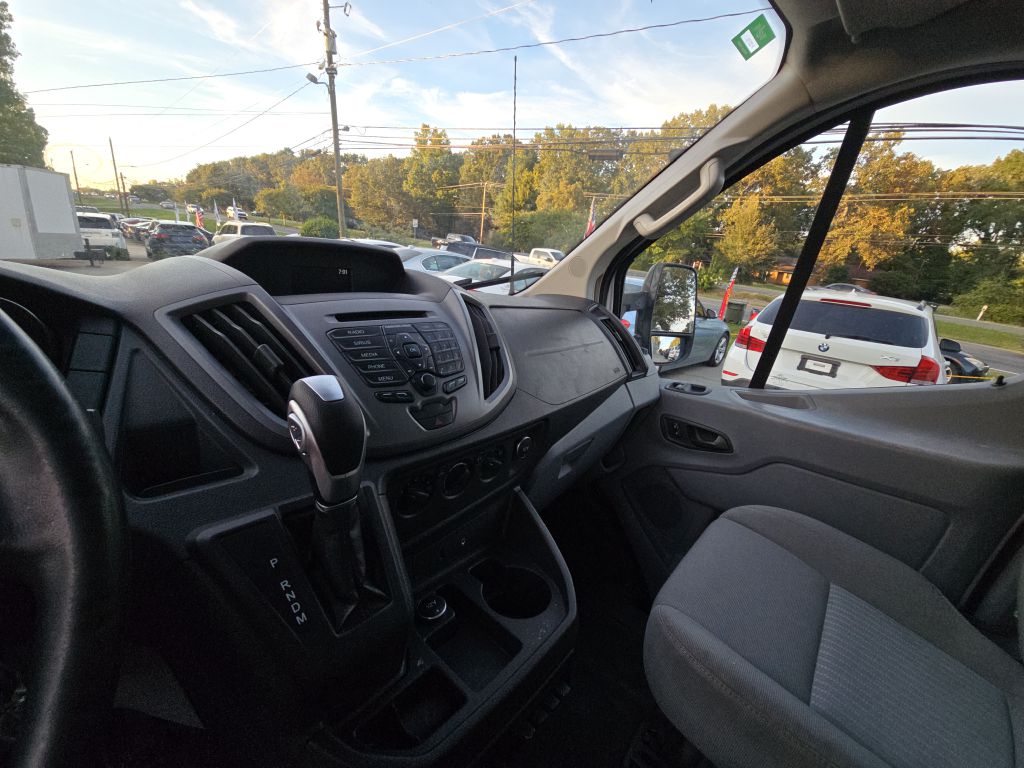 Photo 13 of this FORD TRANSIT
