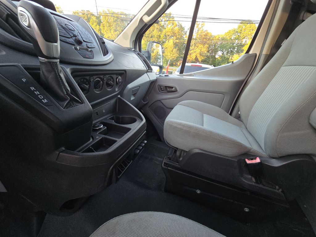 Photo 15 of this FORD TRANSIT