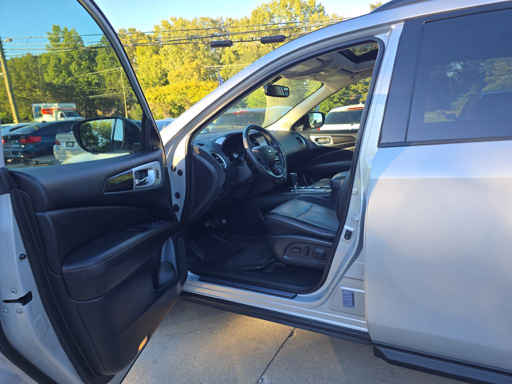 Photo 8 of this NISSAN PATHFINDER