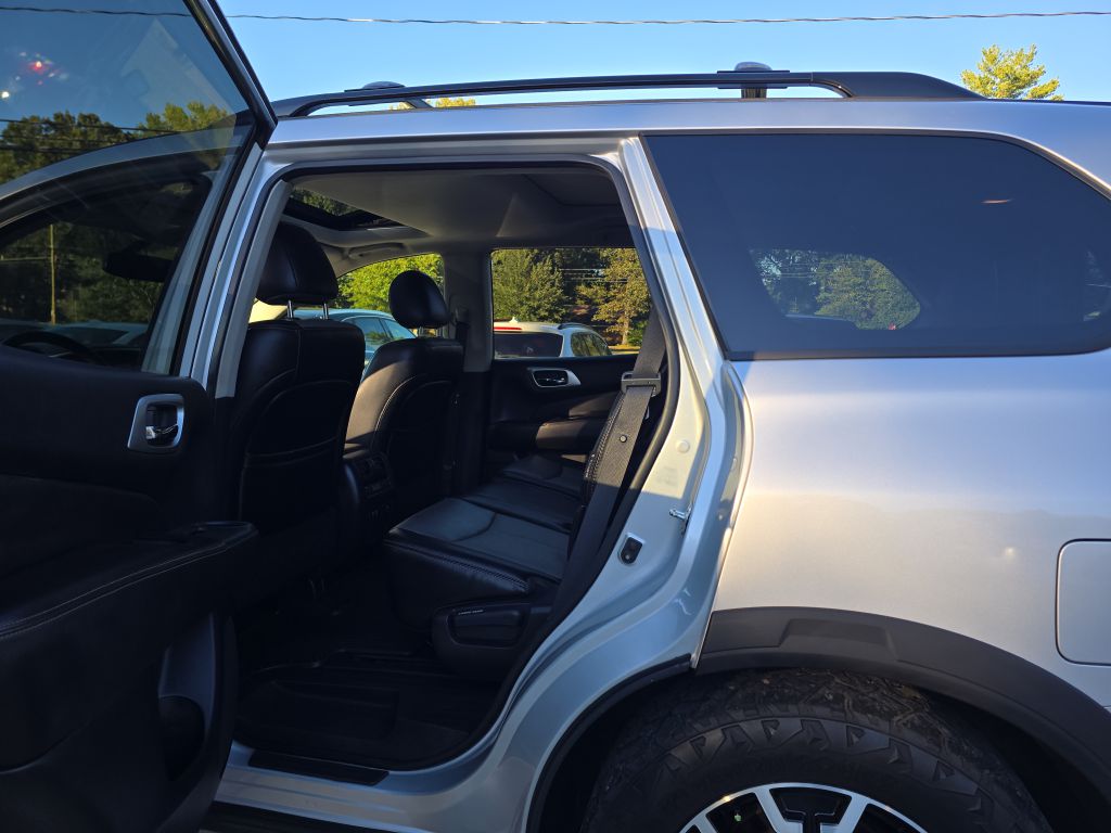Photo 13 of this NISSAN PATHFINDER