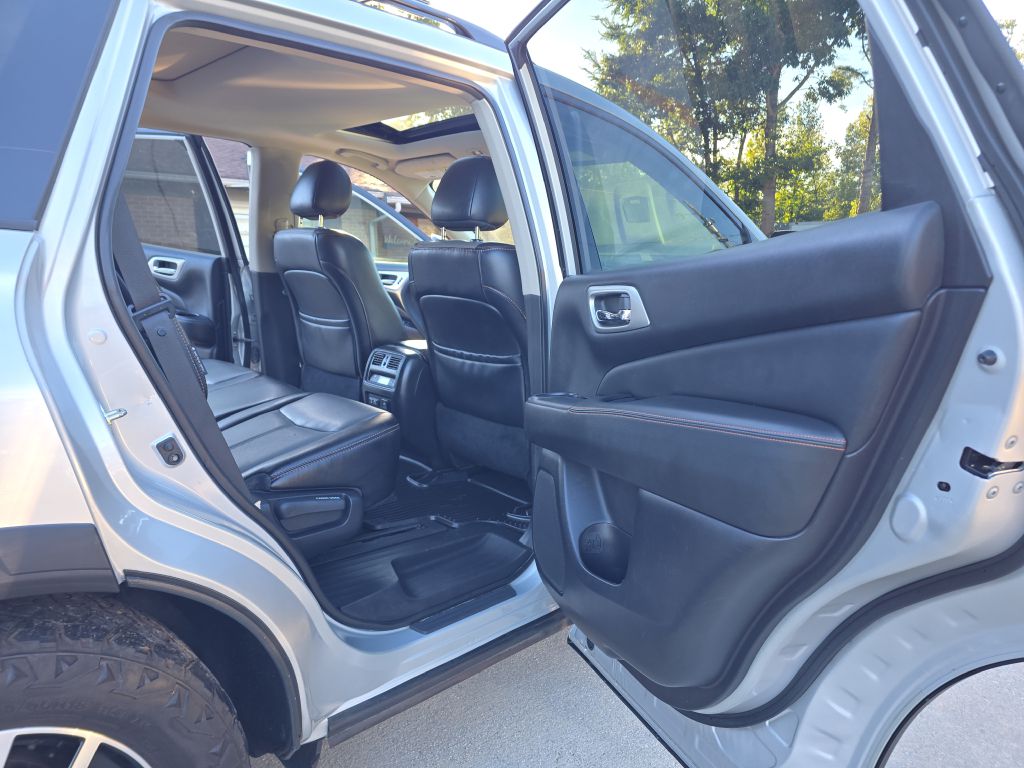 Photo 17 of this NISSAN PATHFINDER
