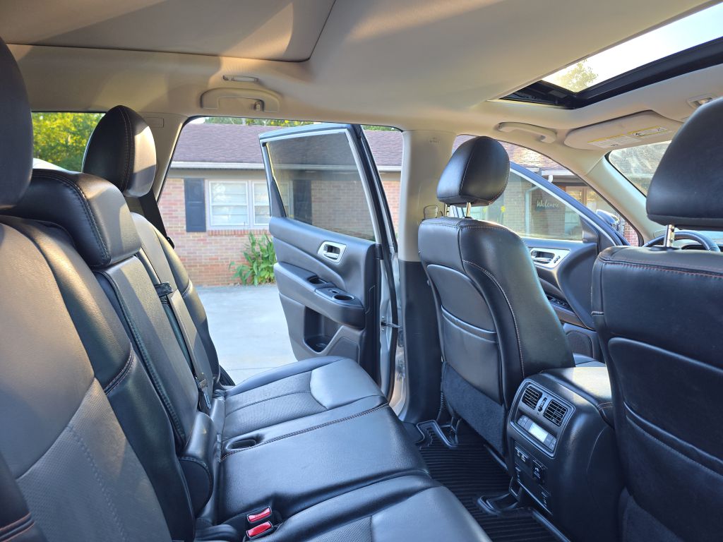 Photo 18 of this NISSAN PATHFINDER