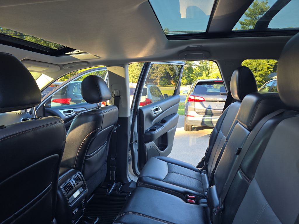 Photo 21 of this NISSAN PATHFINDER