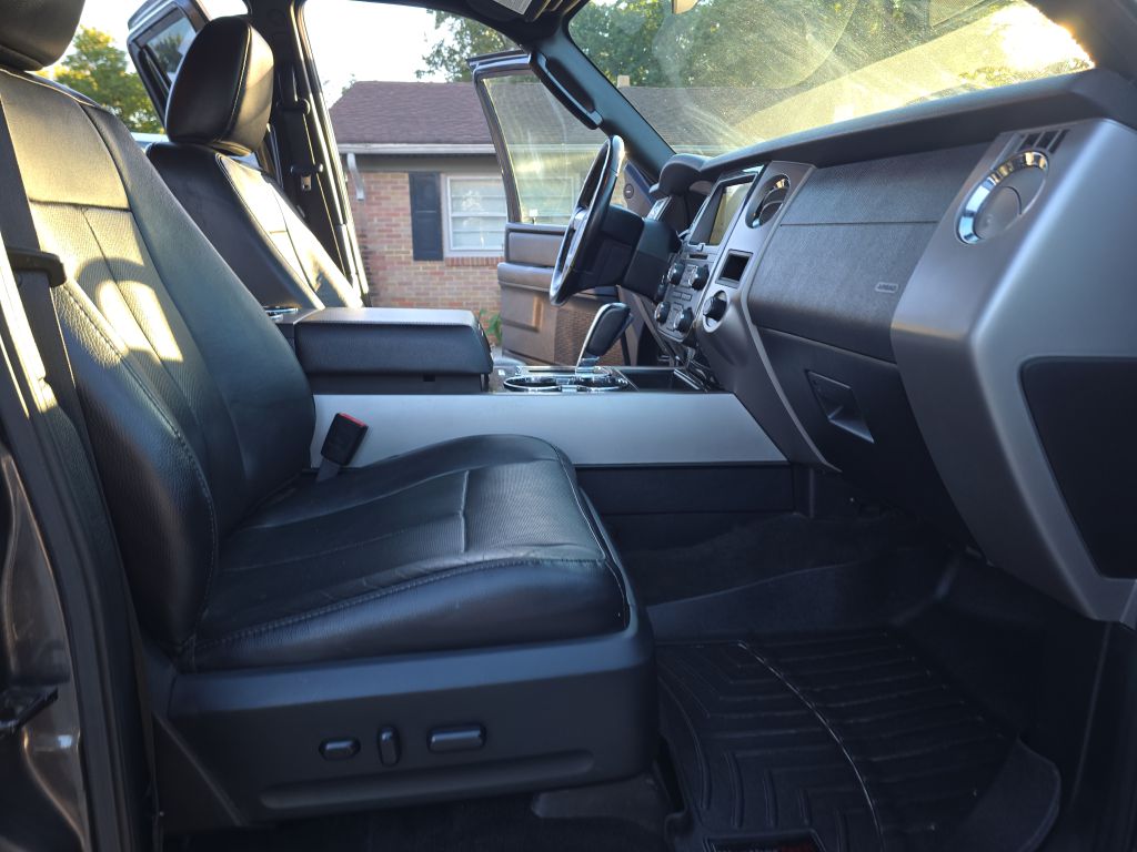 Photo 27 of this FORD EXPEDITION
