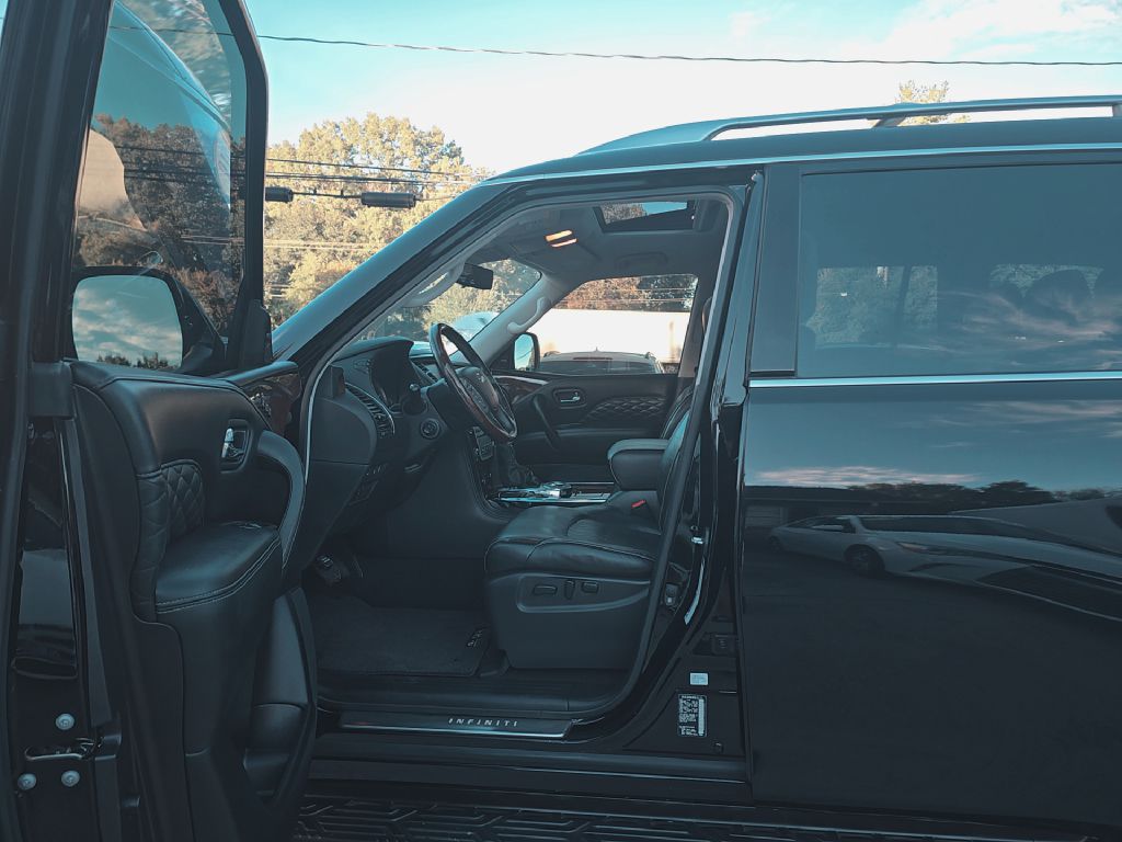 Photo 7 of this INFINITI QX80