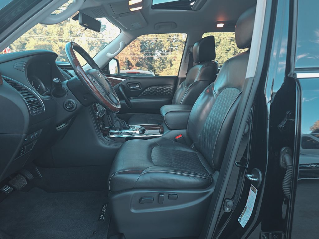 Photo 8 of this INFINITI QX80