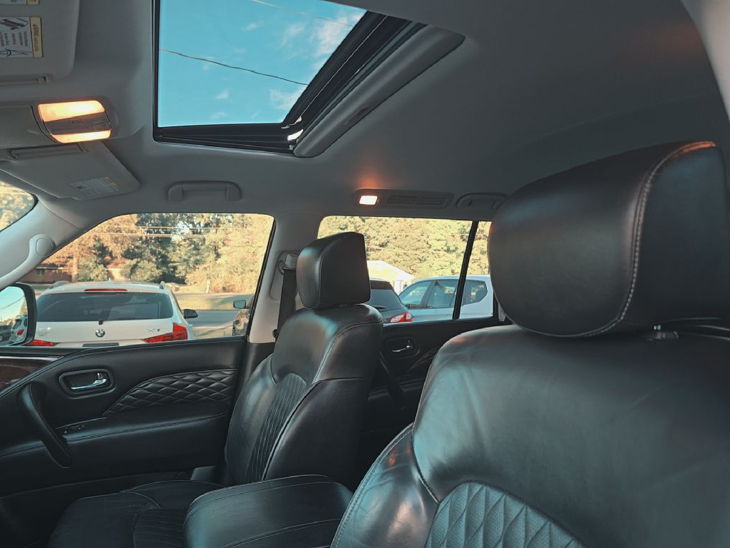 Photo 10 of this INFINITI QX80