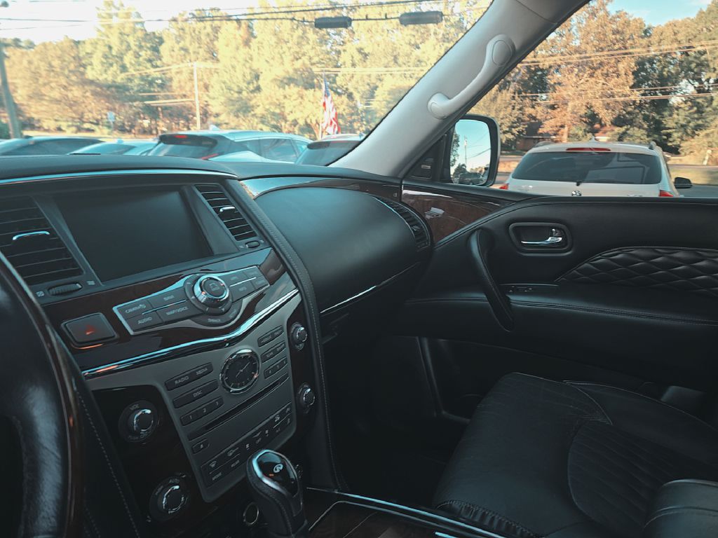 Photo 11 of this INFINITI QX80