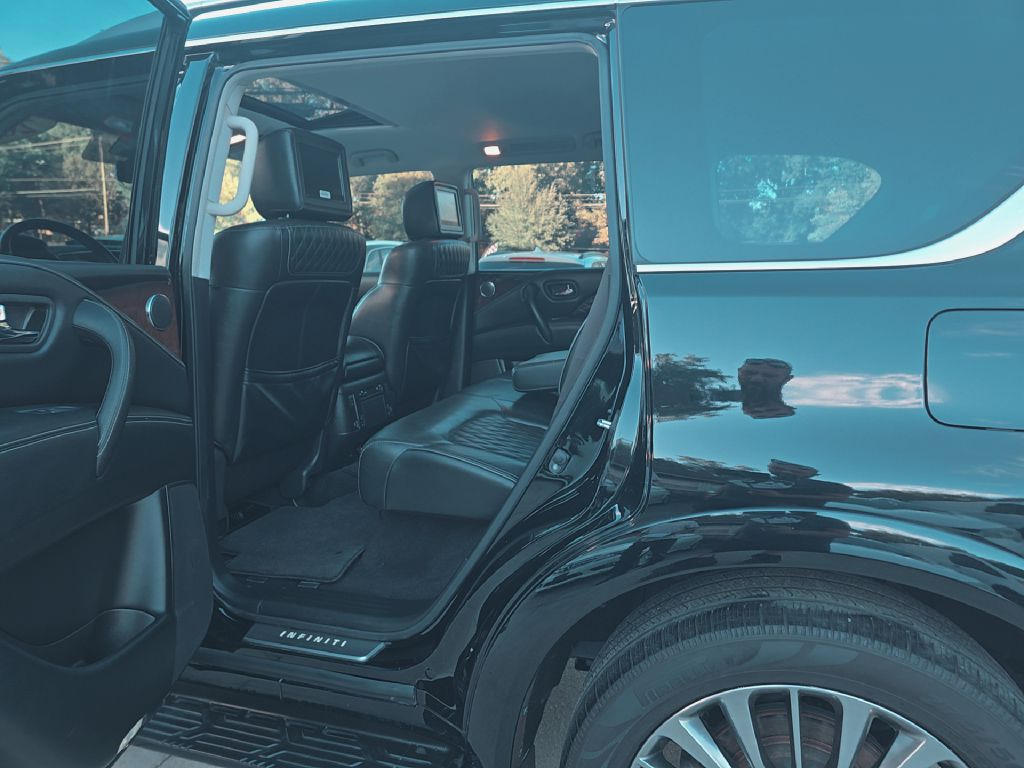 Photo 12 of this INFINITI QX80