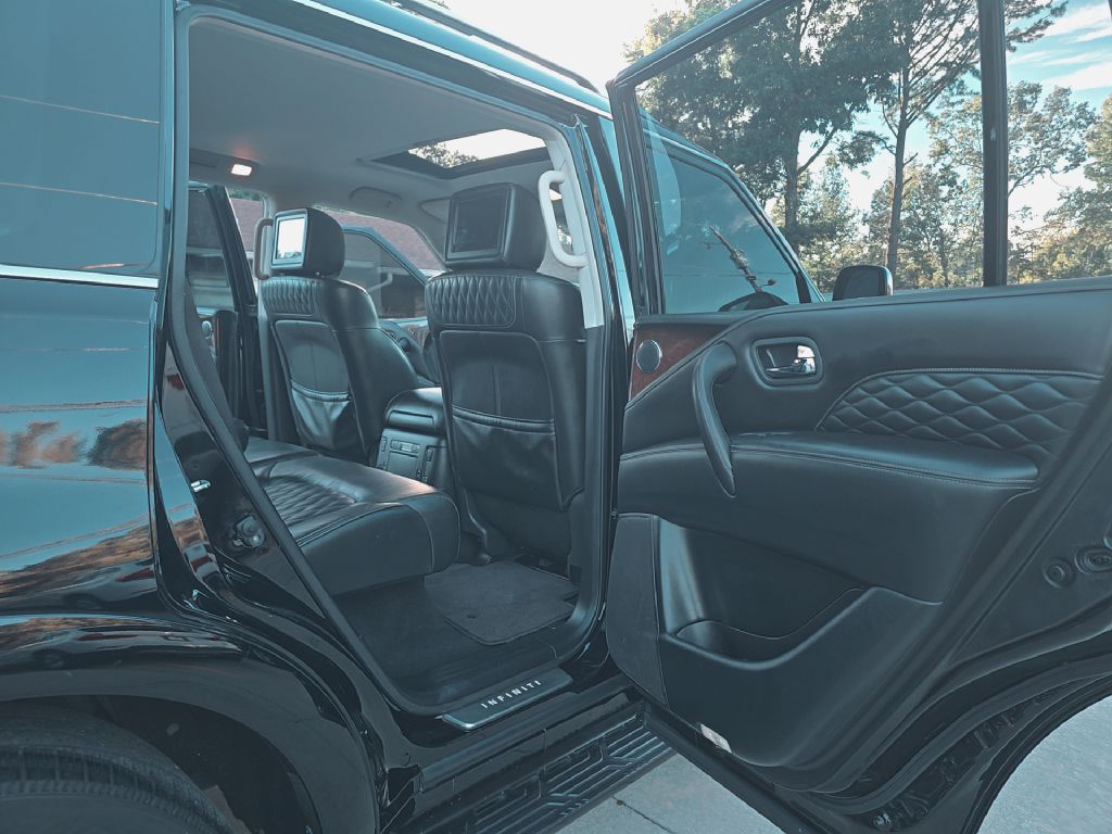 Photo 16 of this INFINITI QX80