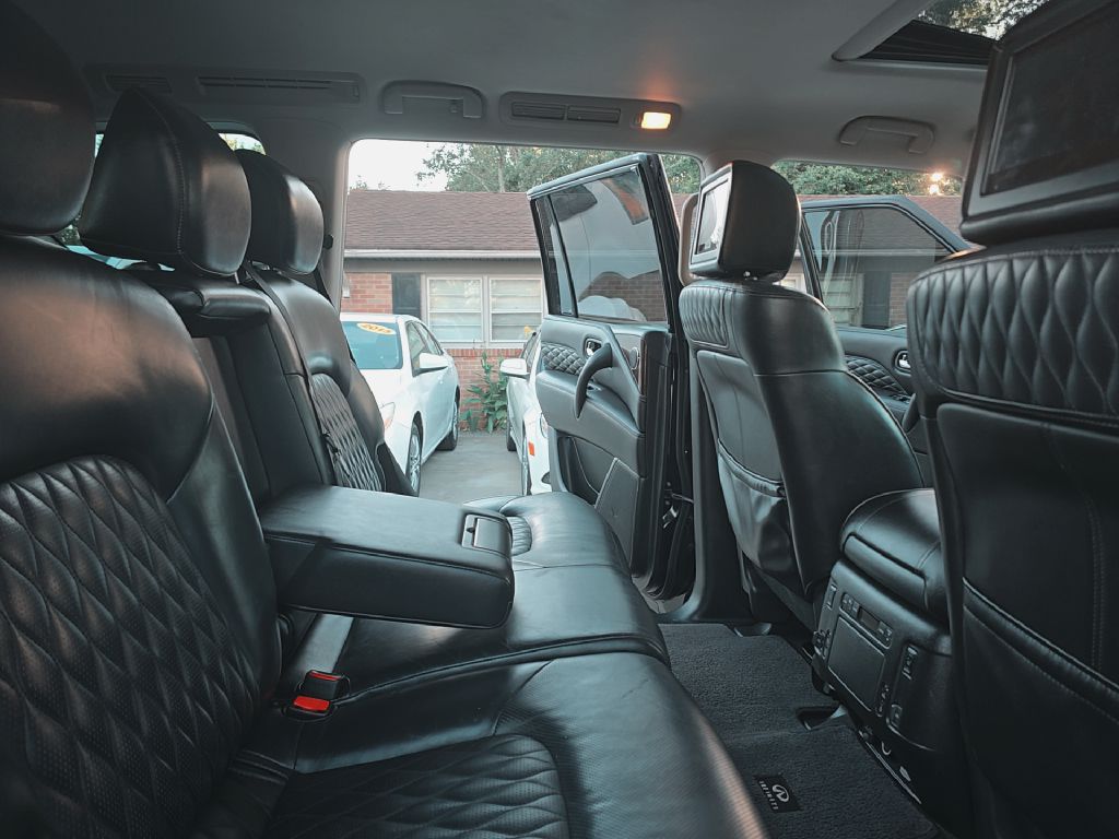 Photo 18 of this INFINITI QX80