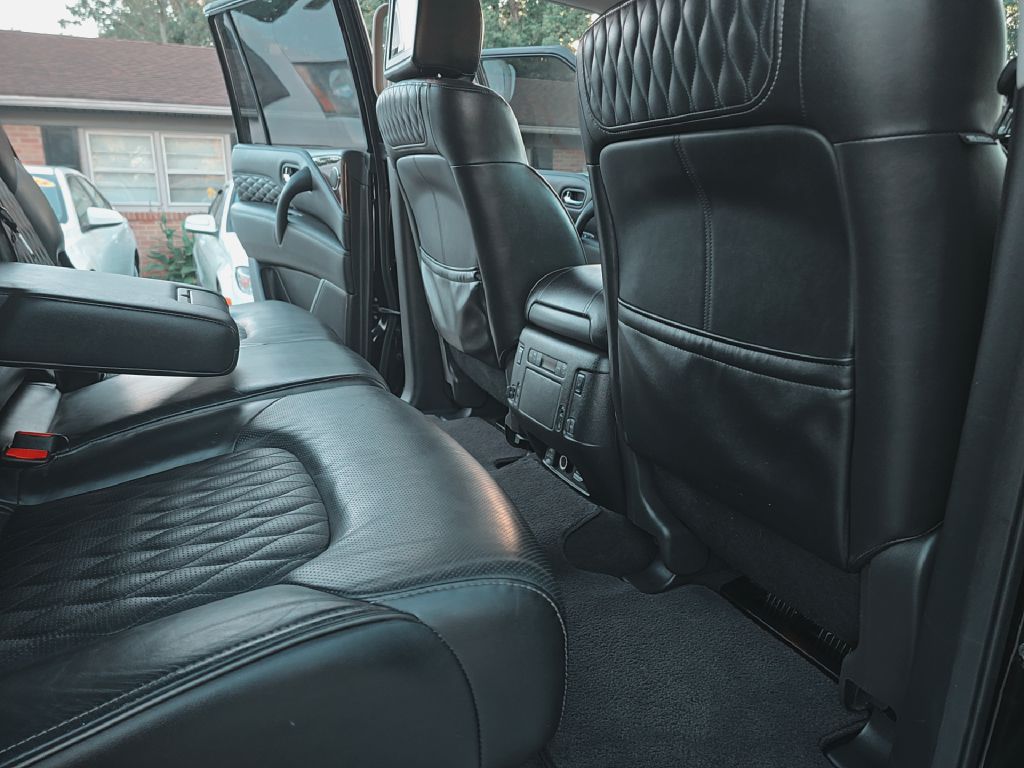 Photo 19 of this INFINITI QX80