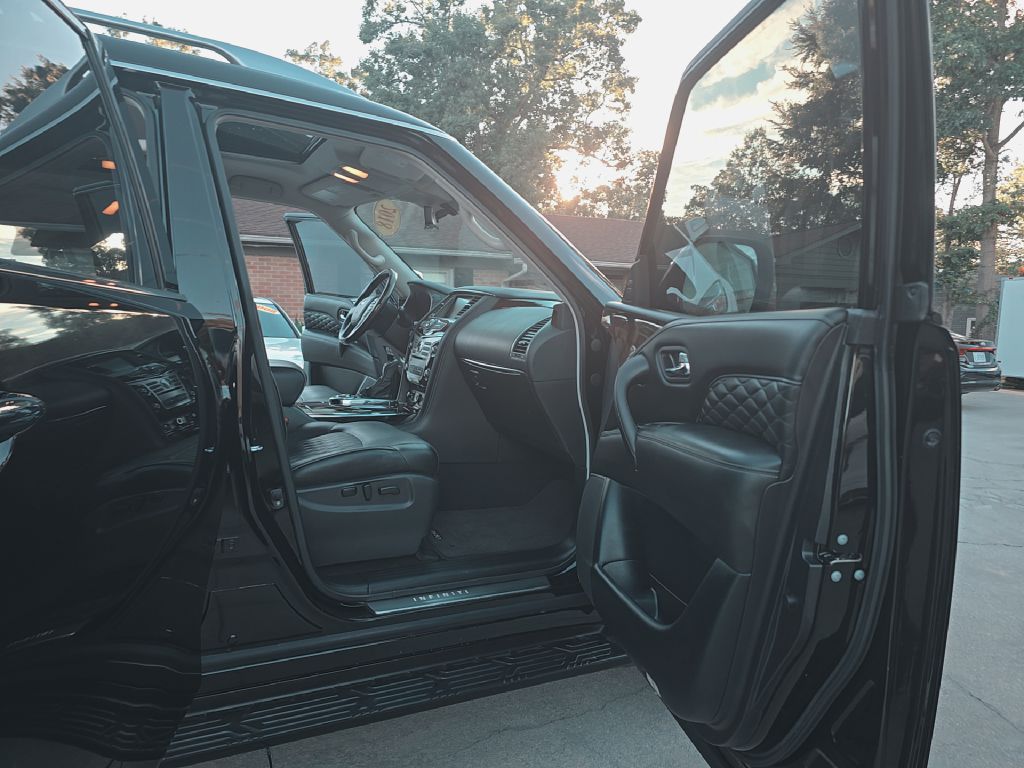 Photo 20 of this INFINITI QX80