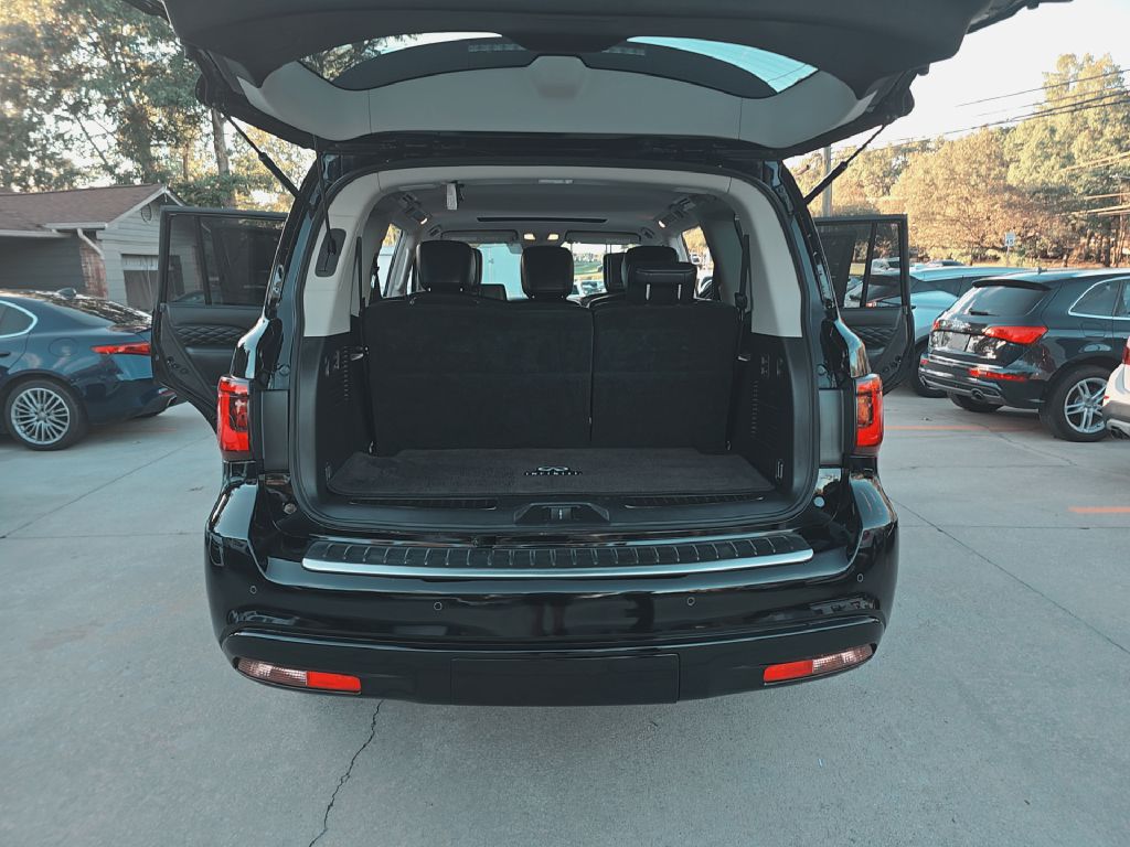 Photo 24 of this INFINITI QX80