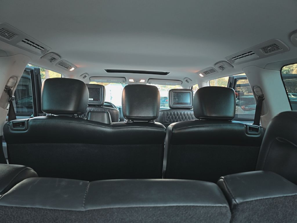 Photo 26 of this INFINITI QX80