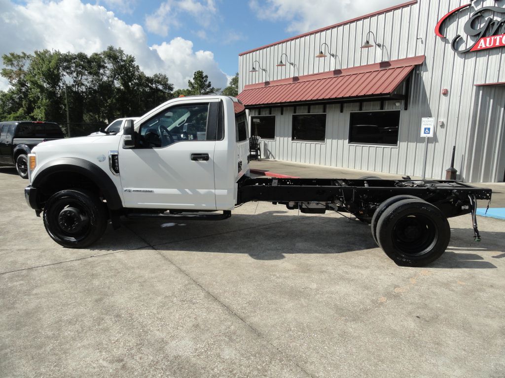 Photo 3 of this FORD F550
