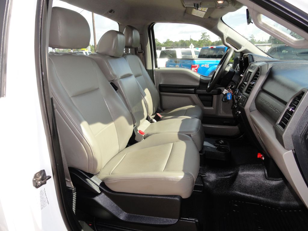 Photo 6 of this FORD F550