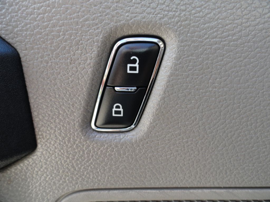 Photo 23 of this FORD F550