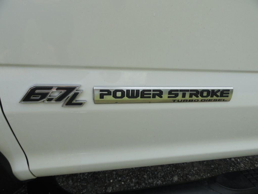 Photo 25 of this FORD F550