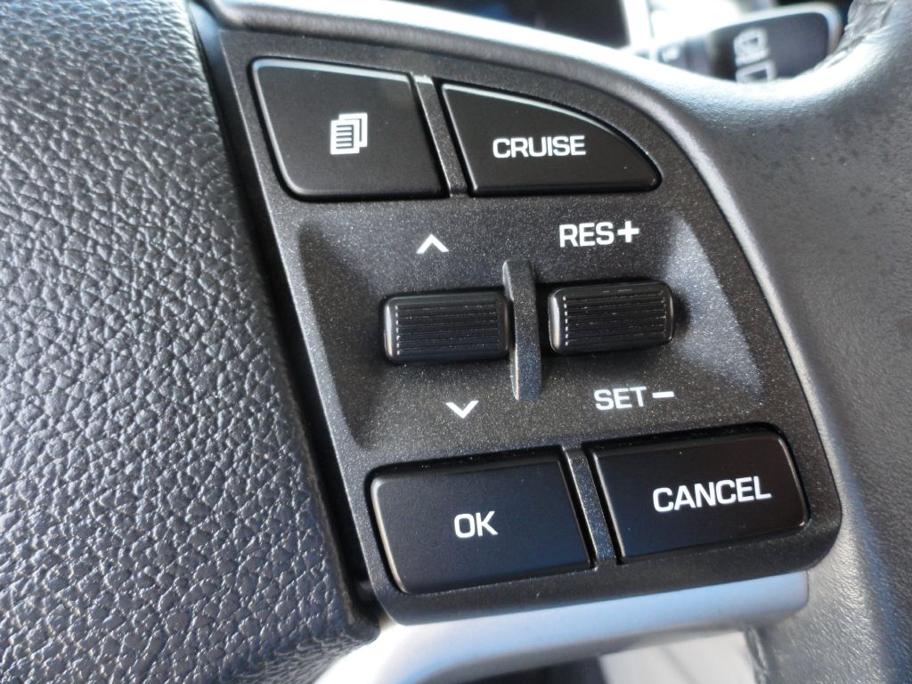 Photo 21 of this HYUNDAI TUCSON