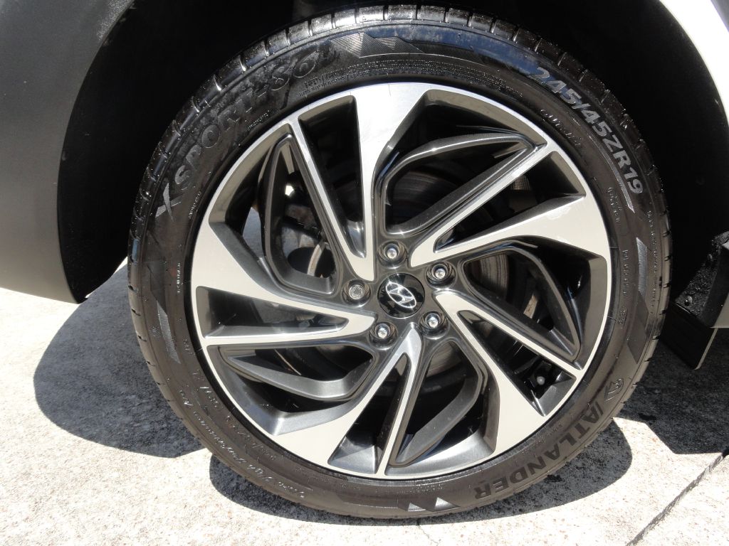 Photo 27 of this HYUNDAI TUCSON