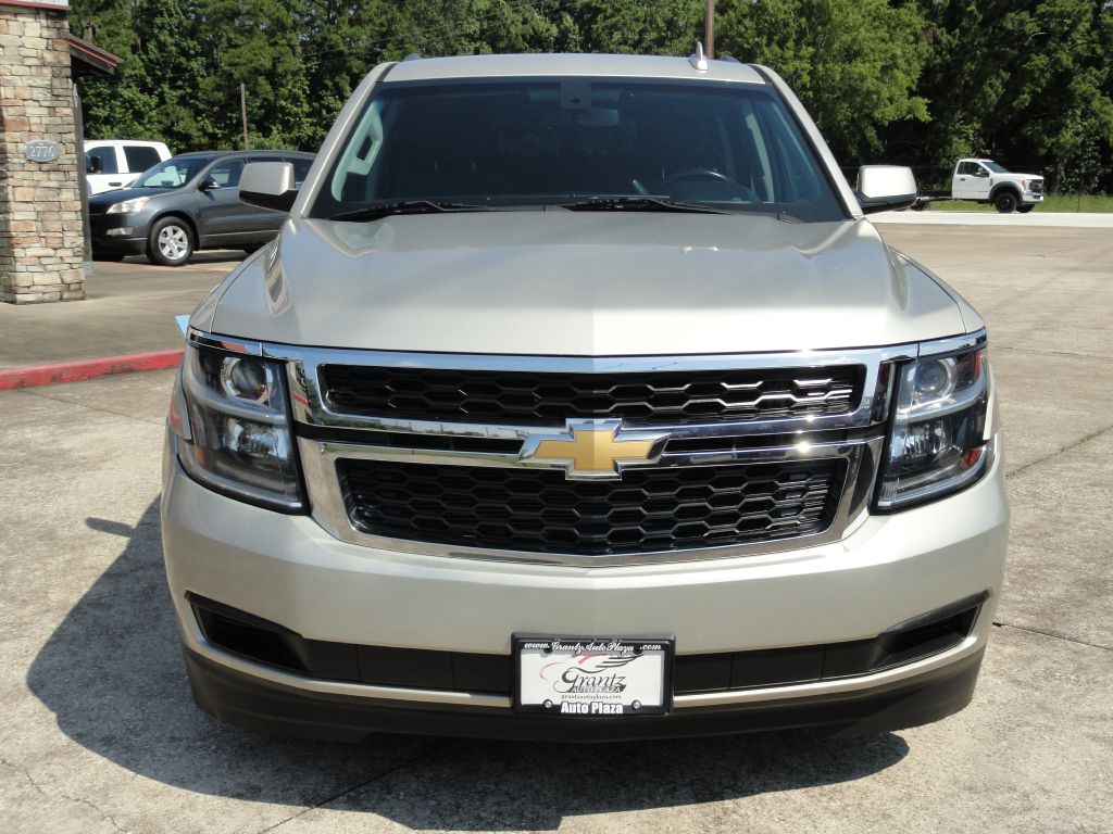 Photo 2 of this CHEVROLET SUBURBAN