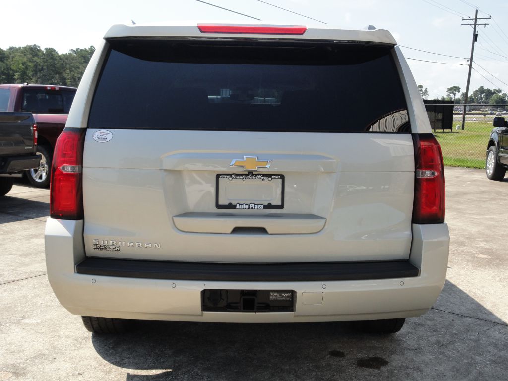 Photo 4 of this CHEVROLET SUBURBAN