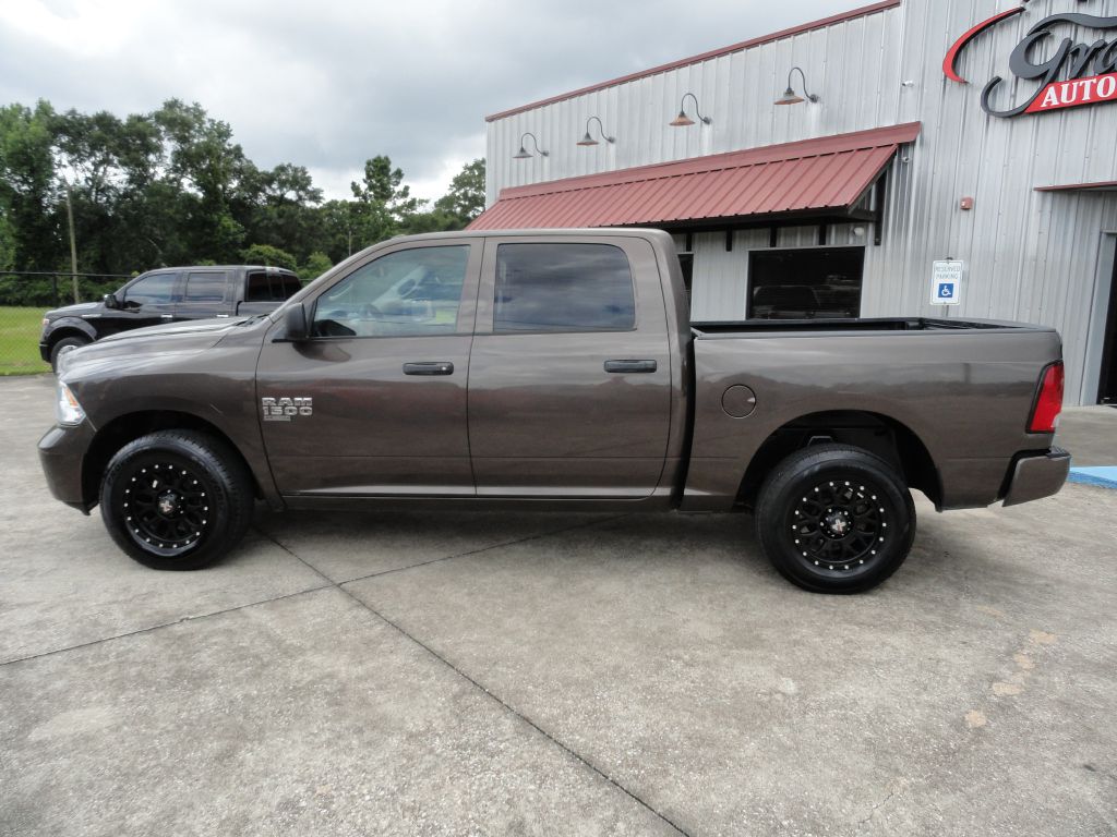 Photo 3 of this RAM 1500 CLASSIC