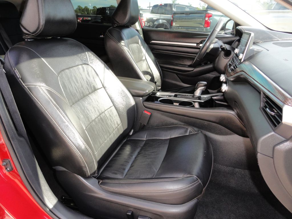 Photo 8 of this NISSAN ALTIMA