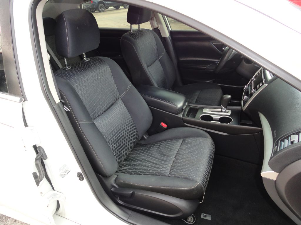 Photo 8 of this NISSAN ALTIMA