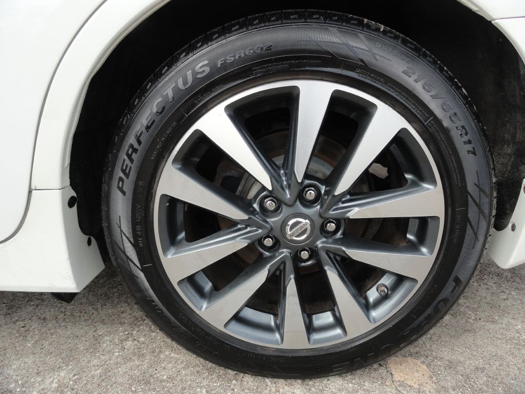 Photo 24 of this NISSAN ALTIMA