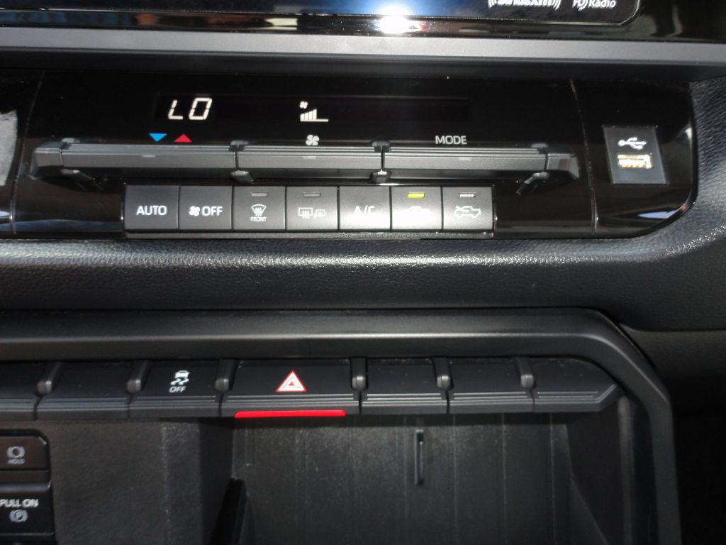 Photo 23 of this TOYOTA TUNDRA