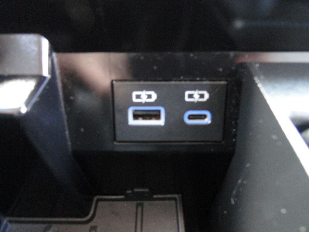 Photo 24 of this TOYOTA TUNDRA