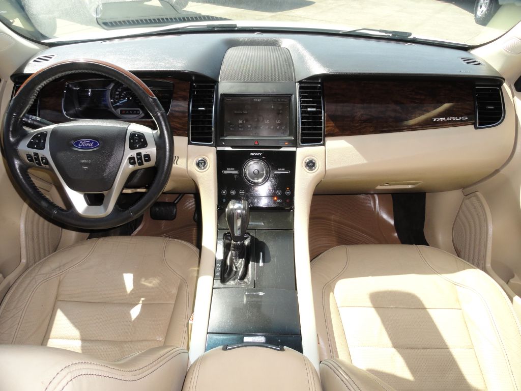 Photo 6 of this FORD TAURUS