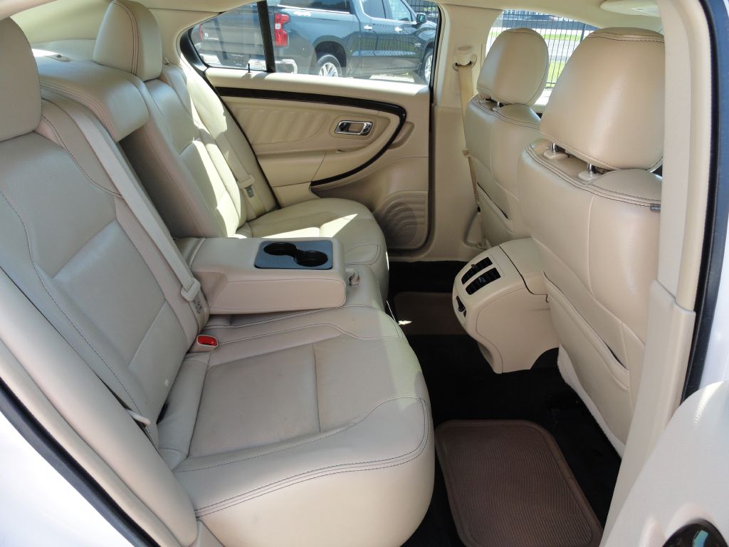 Photo 8 of this FORD TAURUS