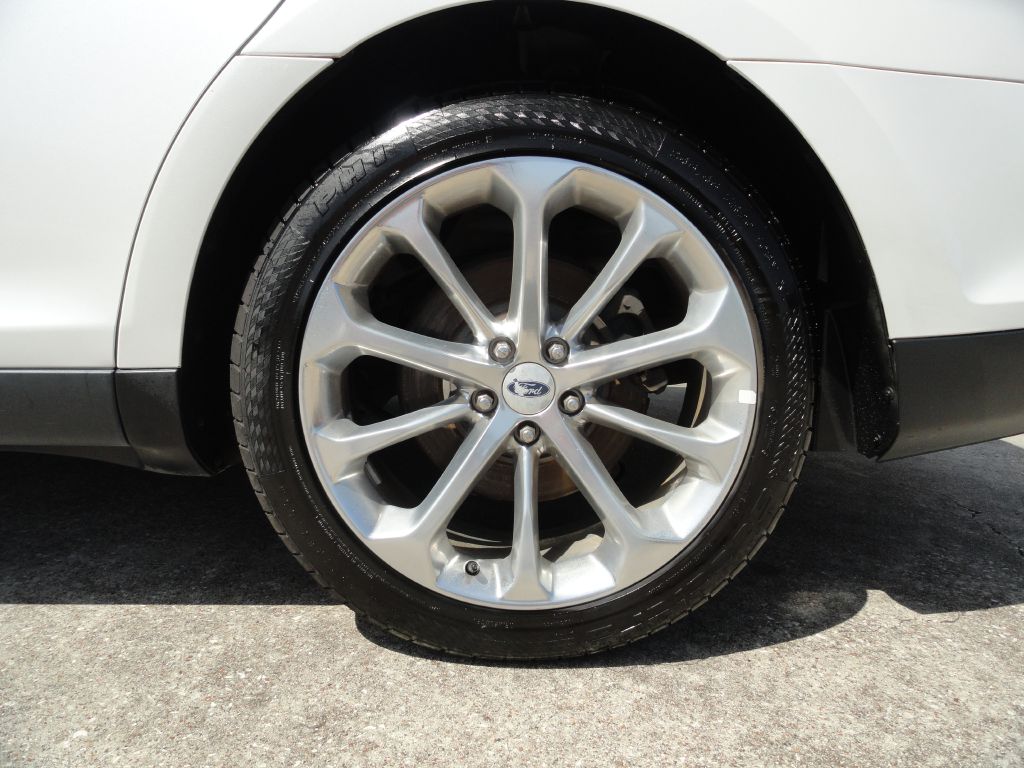 Photo 27 of this FORD TAURUS