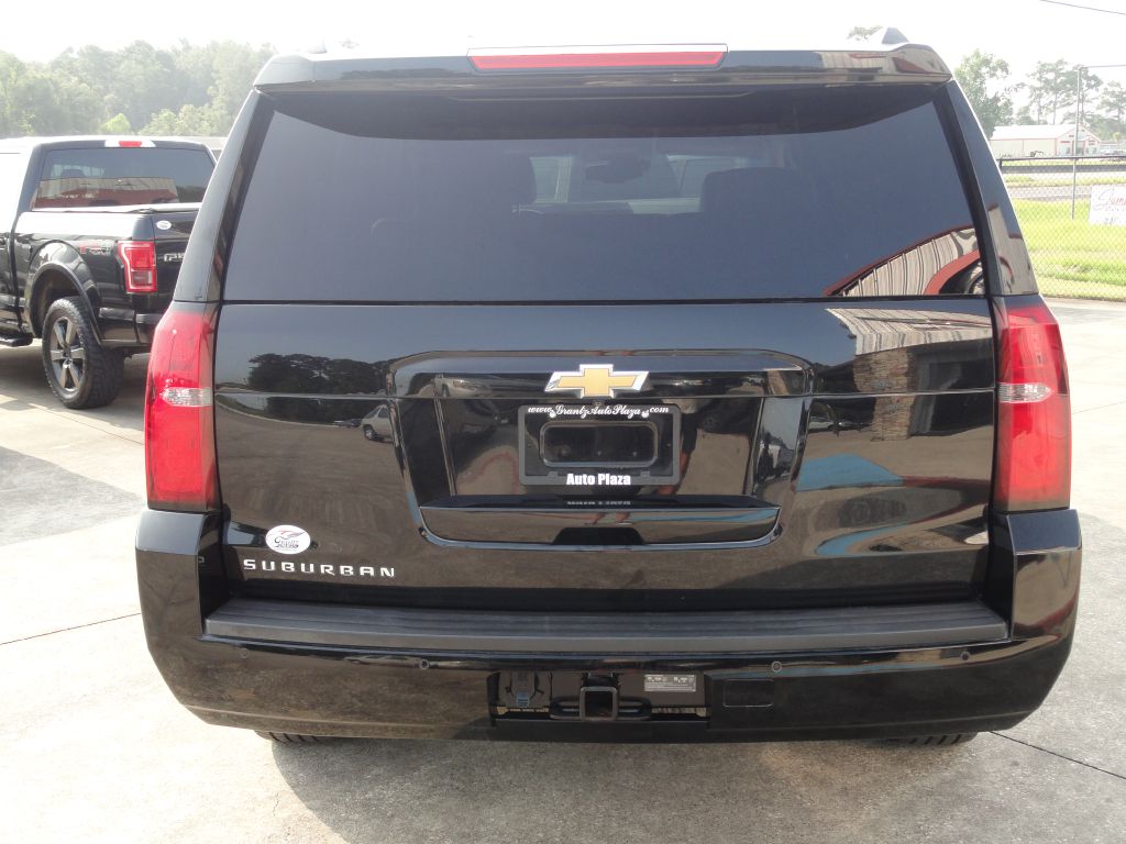 Photo 4 of this CHEVROLET SUBURBAN