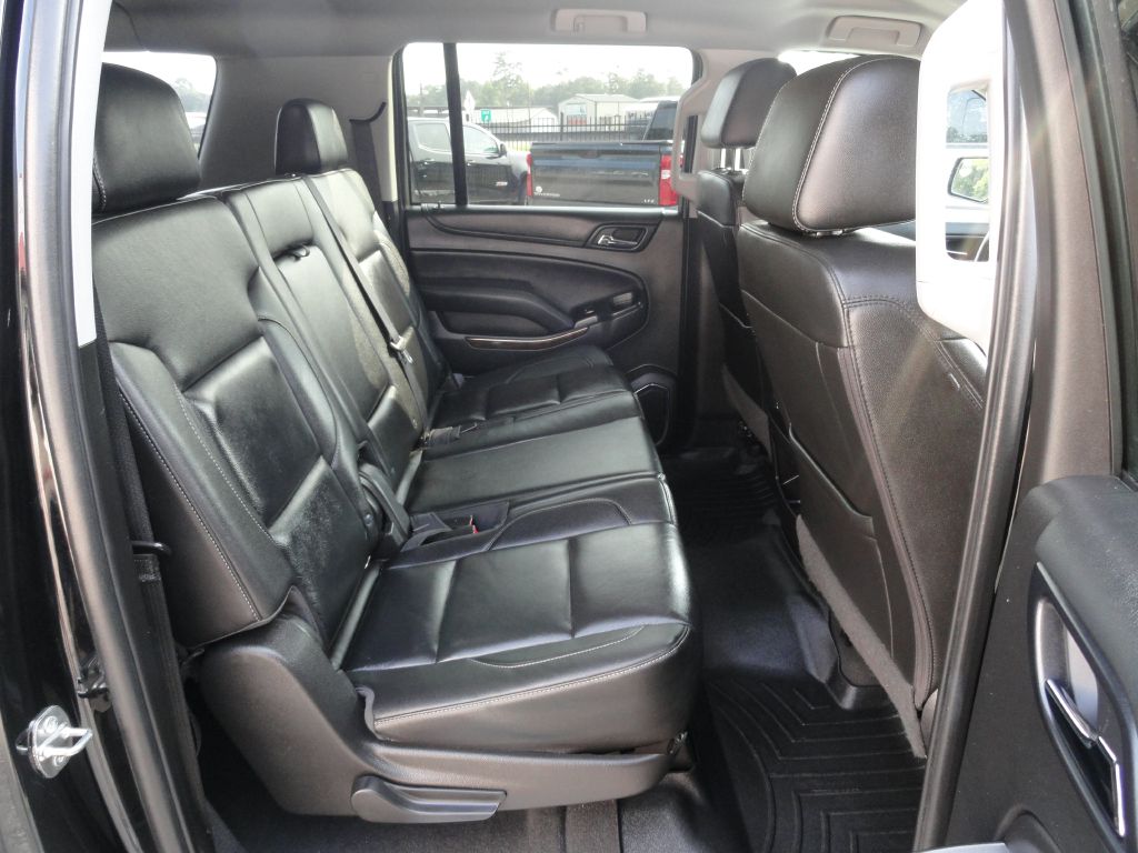 Photo 7 of this CHEVROLET SUBURBAN
