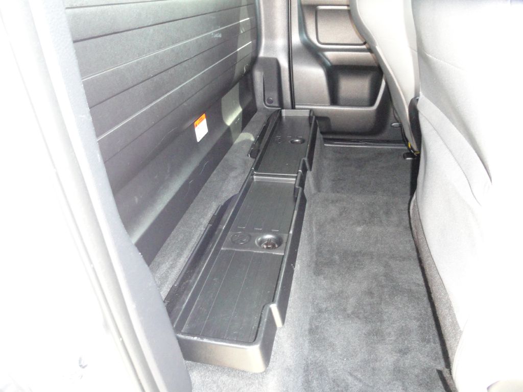 Photo 9 of this TOYOTA TACOMA