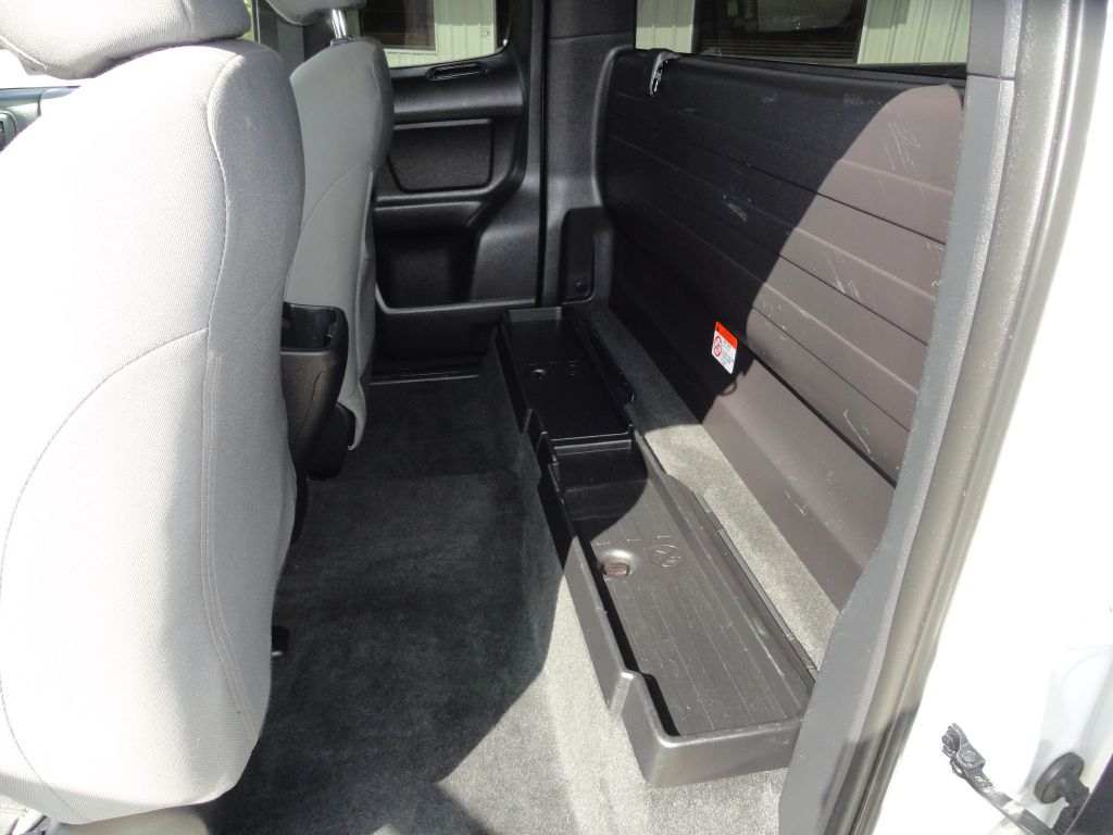 Photo 11 of this TOYOTA TACOMA
