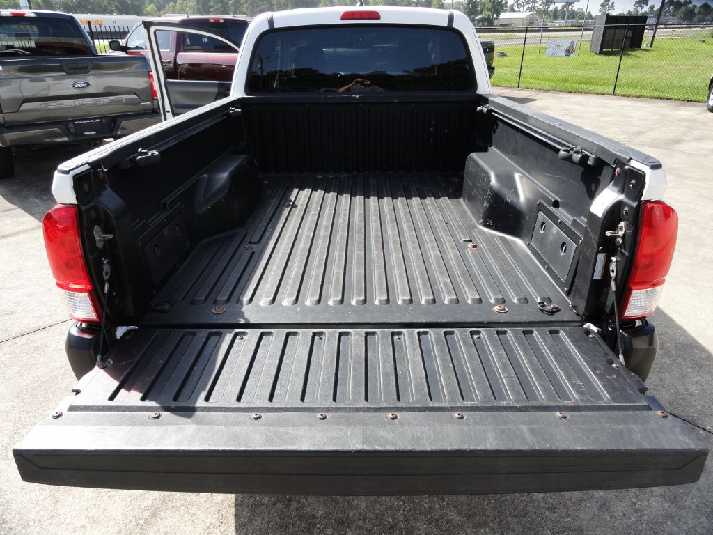 Photo 12 of this TOYOTA TACOMA