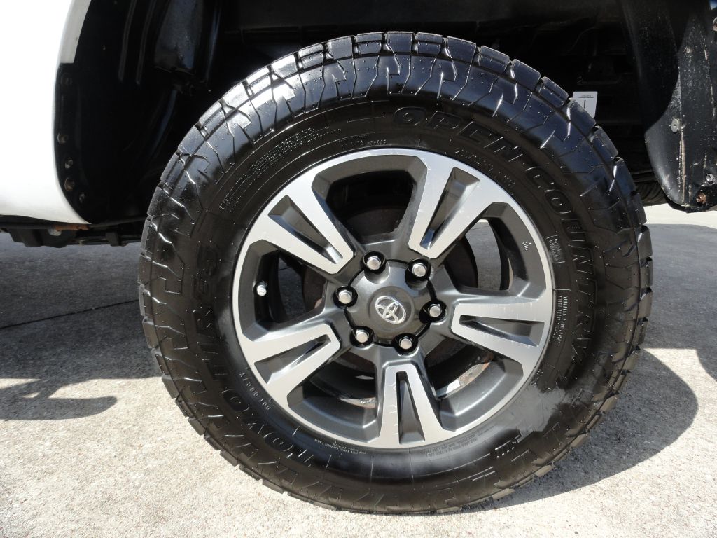 Photo 25 of this TOYOTA TACOMA