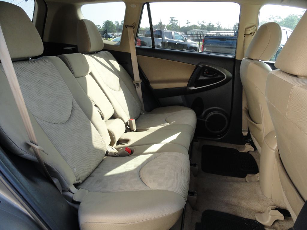 Photo 7 of this TOYOTA RAV4