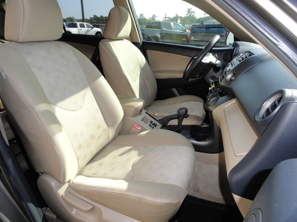 Photo 8 of this TOYOTA RAV4