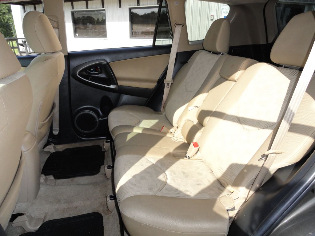 Photo 9 of this TOYOTA RAV4