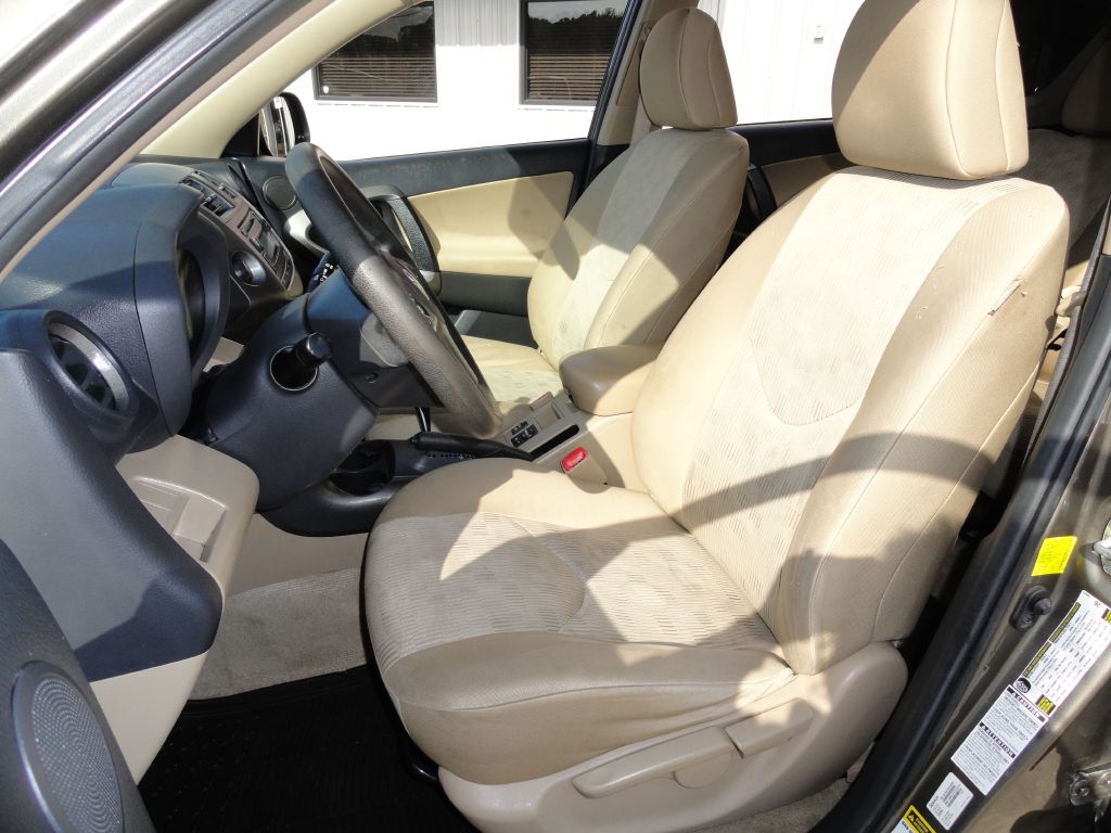 Photo 10 of this TOYOTA RAV4