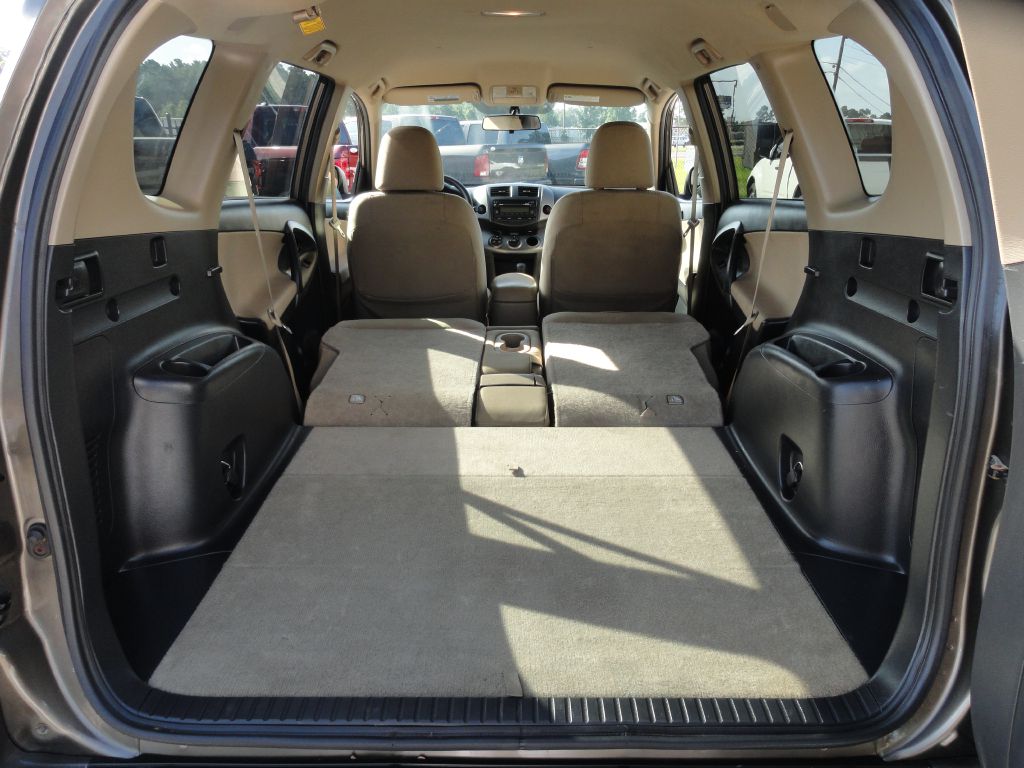 Photo 13 of this TOYOTA RAV4