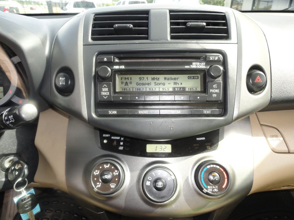 Photo 18 of this TOYOTA RAV4