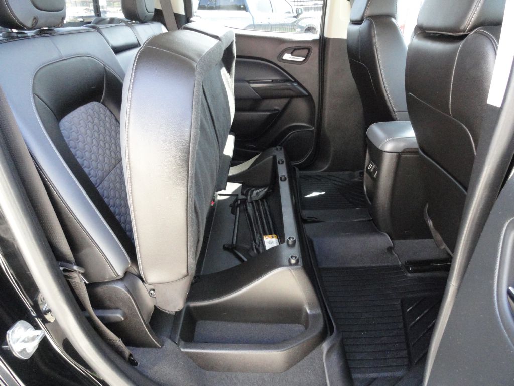 Photo 8 of this CHEVROLET COLORADO